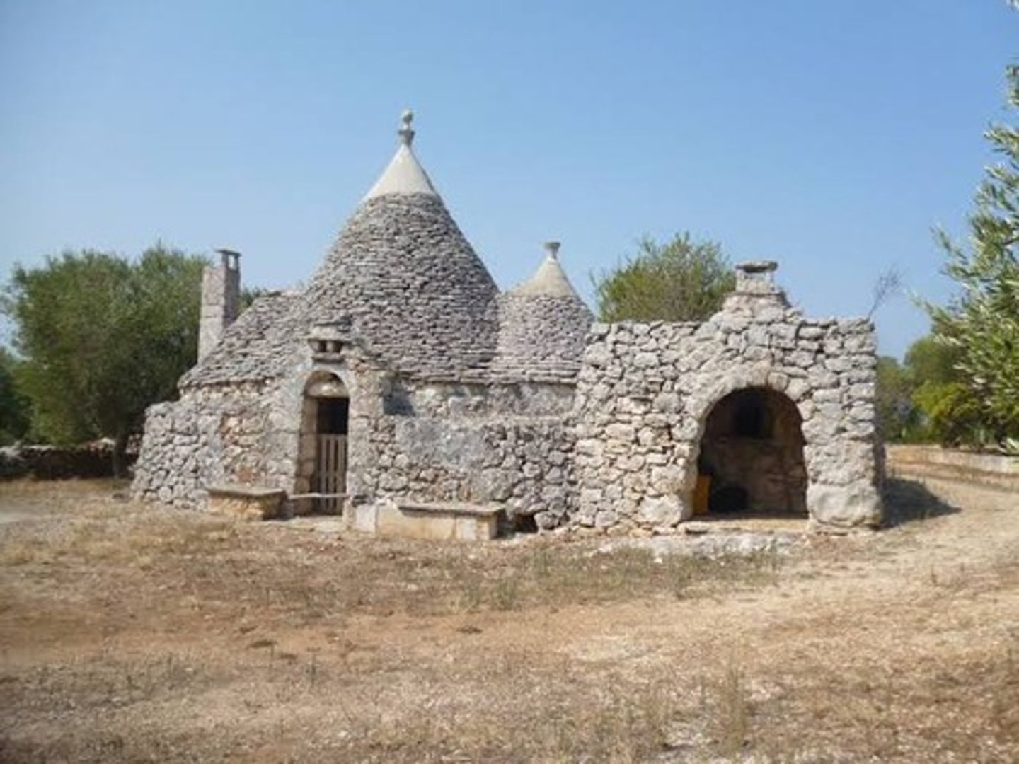 <p>dry walled rough stone shelter with corbelled roof</p>
