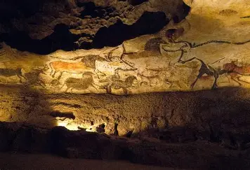 <p>PREHISTORIC ART: Hall of Bulls, Lascaux Caves</p>