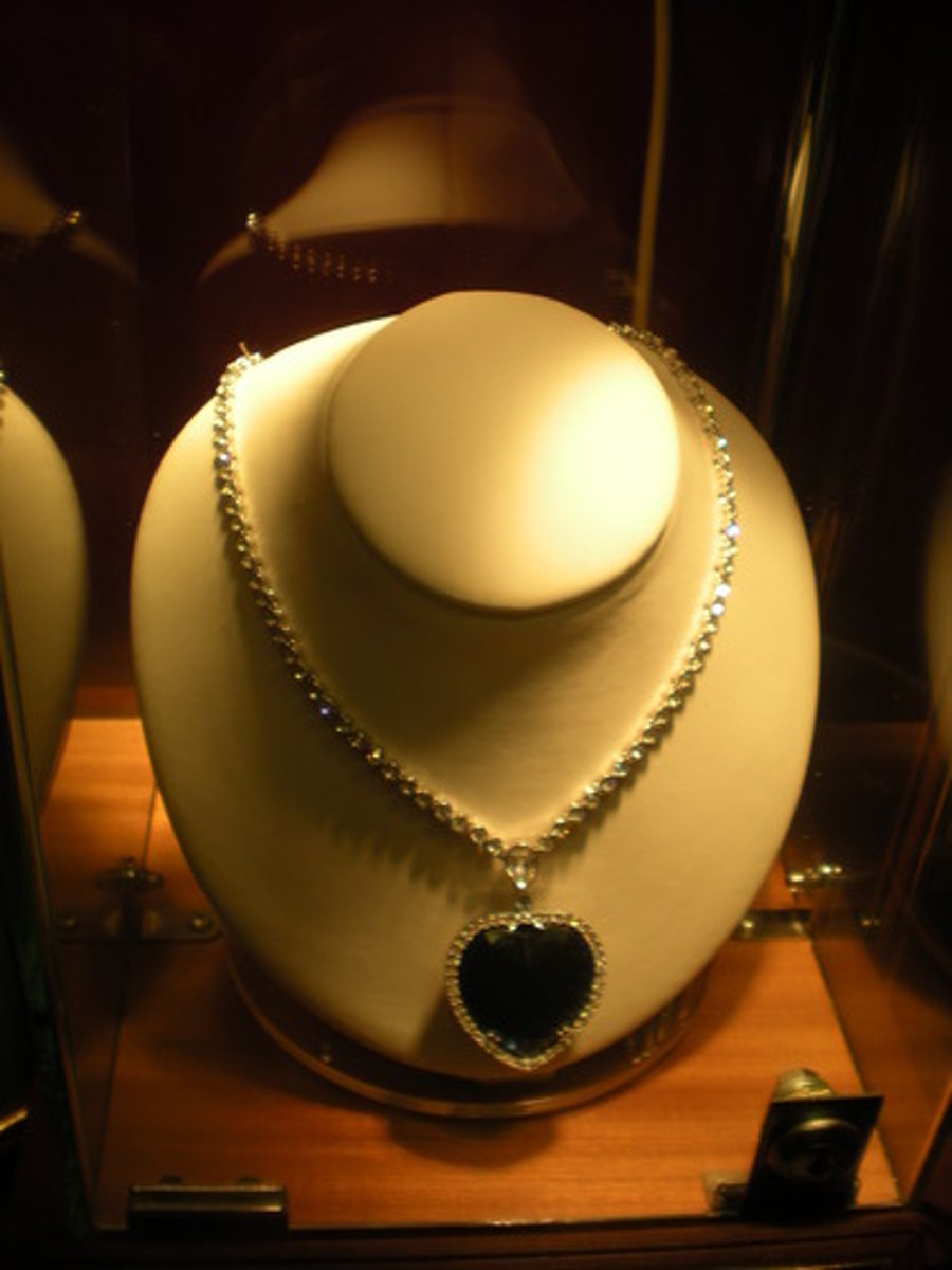 <p>necklace</p>