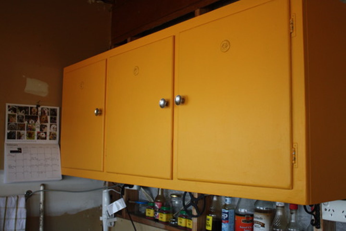 <p>tủ chén</p>