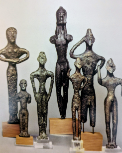 <p>Name, Place, Date, Importance?</p>