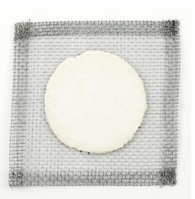 <p>Diffuses heat and supports glassware during heating</p>