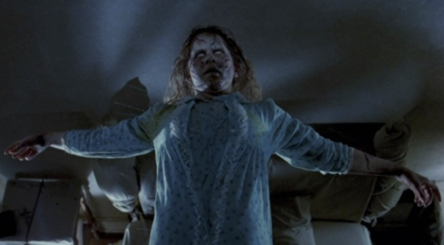 <p>- Tilt their head up/twisting neck up</p><p>- Roll their eyes back</p><p>- Lock the jaw</p><p>- Voice box closes (can be fatal) - they sound like they’re possessed (groaning/screeching) - laryngeal spasms</p><p>MEDICAL EMERGENCYYY!!!</p>