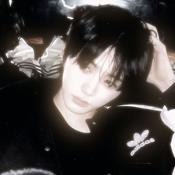 <p>Why does the poet compare her mother’s face to a corpse?</p>