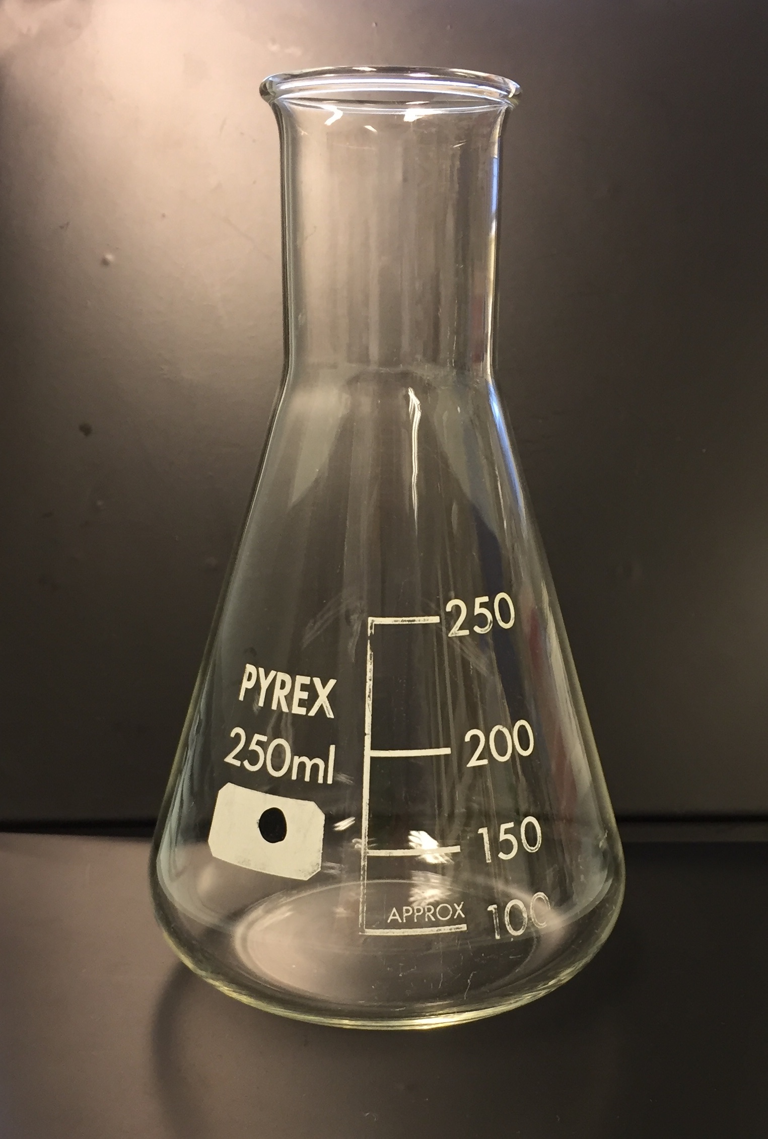 <p>Erlenmeyer flask</p>