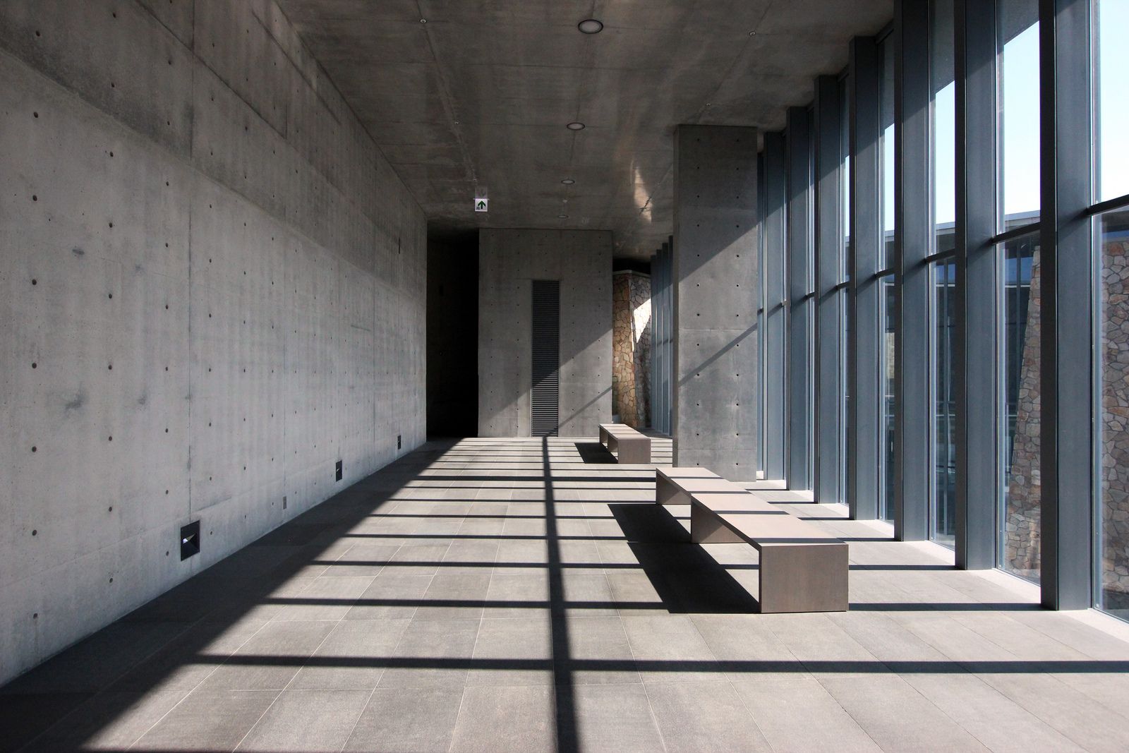 <p>INTERIOR</p>