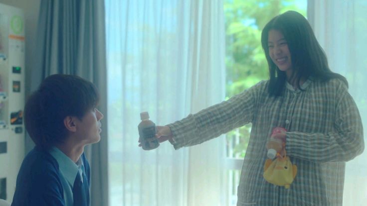 <p>shot taken from waist up (literally from waist up)</p><p></p><p>effect:</p><ul><li><p>shows both facial expressions and body language</p></li><li><p>emphasizes the actor and their surroundings</p></li></ul><p></p>