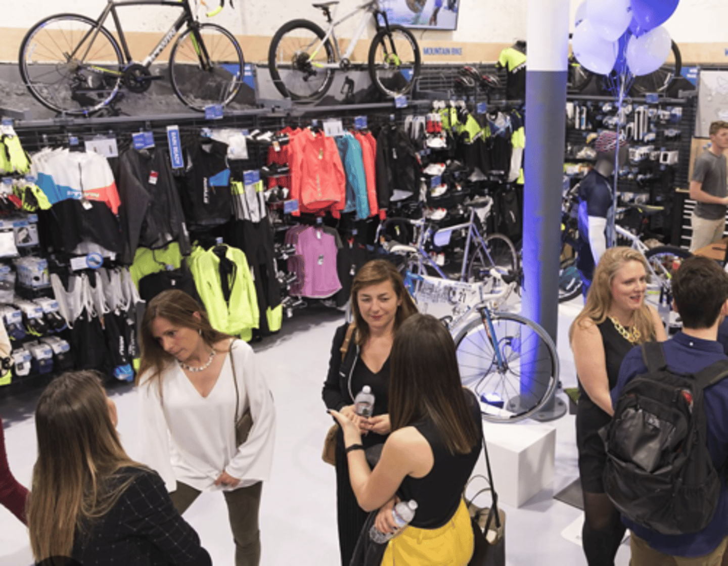 <p>le magasin de sport</p>