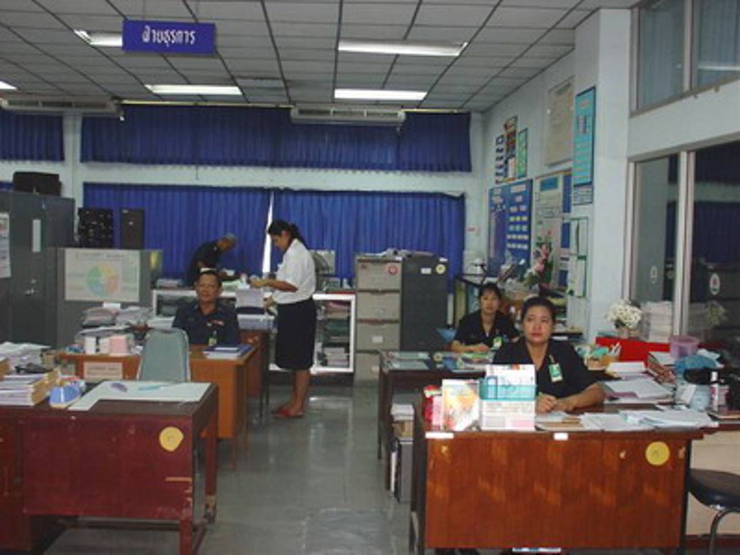 <p>/di'pɑ:tmənt/ khu vực</p>