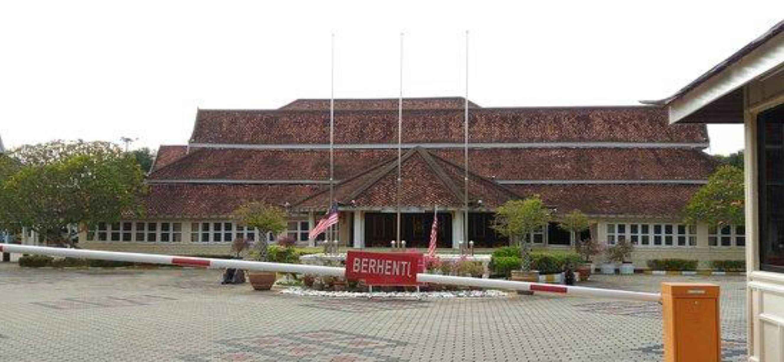 <p><span>Oldest surviving example of traditional Malay palace; built in 1844</span></p>