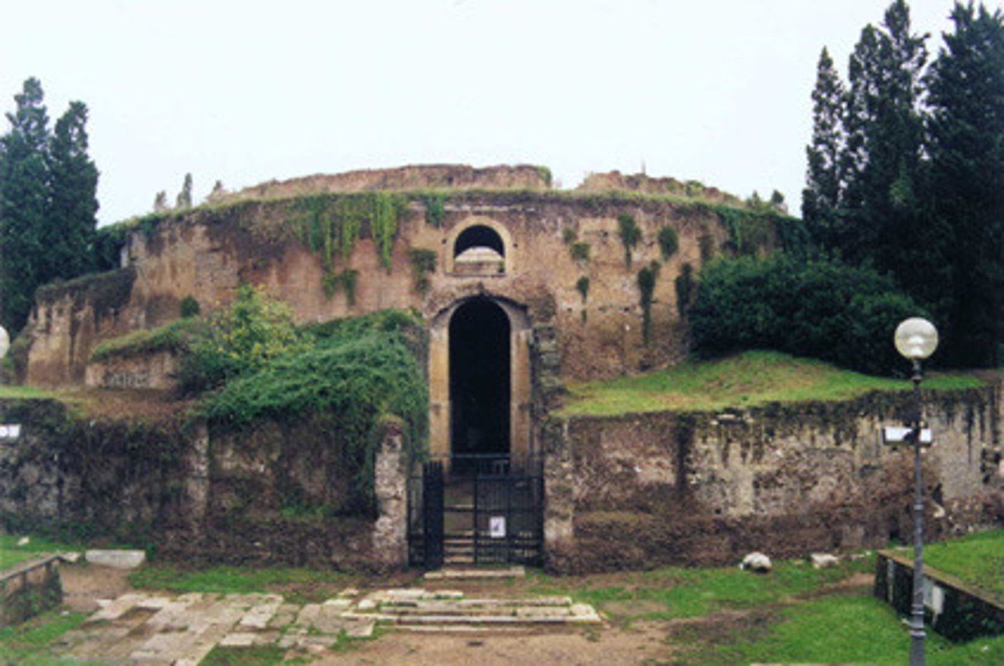 <p>structure in Rome that housed the remains of Augustus, The Mausoleum of Augustus is a large tomb built by the Roman Emperor Augustus in 28 BC</p>