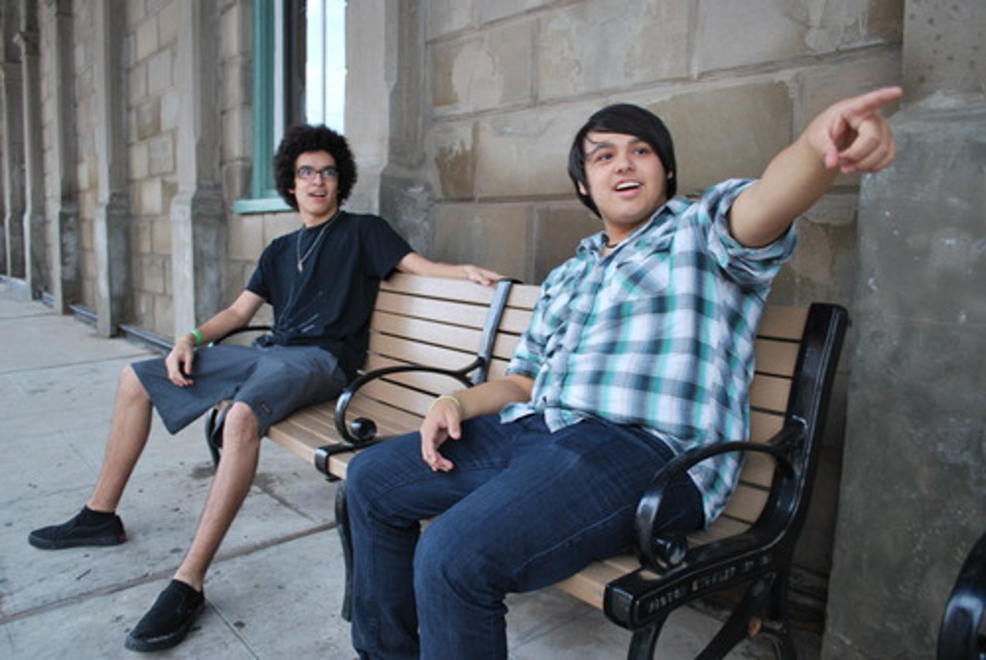 <p>Tinh mắt; phục tùng, dễ dãi</p>