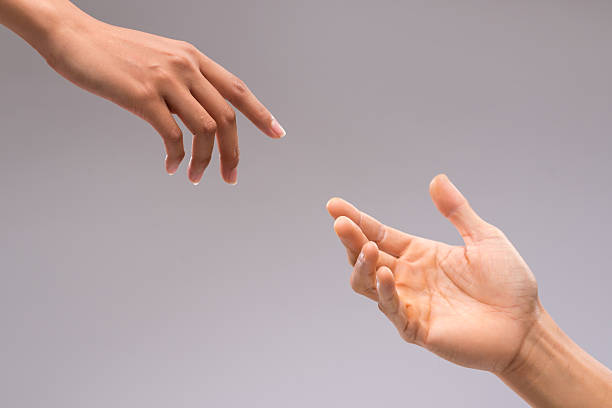 <p>(v) - /riːtʃ/ </p><p>với tới</p>
