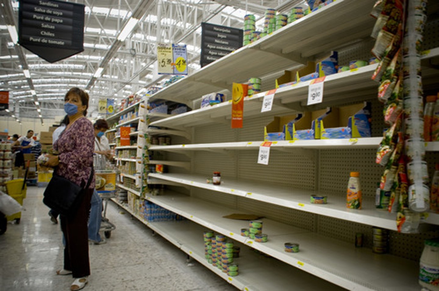 <p>(adj)not easy to find or get: /skeəs/</p><p>_Food and clean water were becoming.... to stop</p>