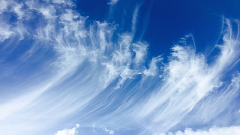 <p>Estas nubes tienen un aspecto filamentoso</p>