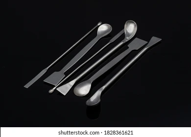 <p><u>spatula</u>-like scoop utensil; <mark data-color="yellow"><em>used for scraping, transferring, or applying powders and paste-like chemicals or treatments.</em></mark> Many spatula brands are also <mark data-color="yellow"><em>resistant to acids, bases, heat, and solvents</em></mark>, which make them ideal for use with a wide range of compounds.</p>