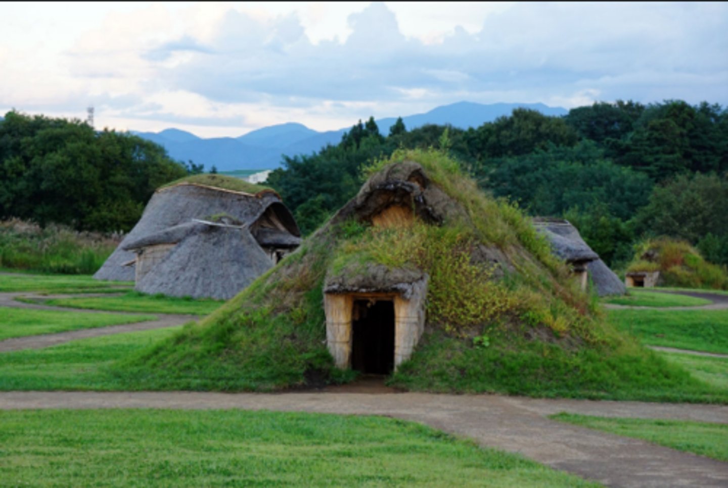 <p>A dwelling in which the floor level is below the surrounding ground level.</p>