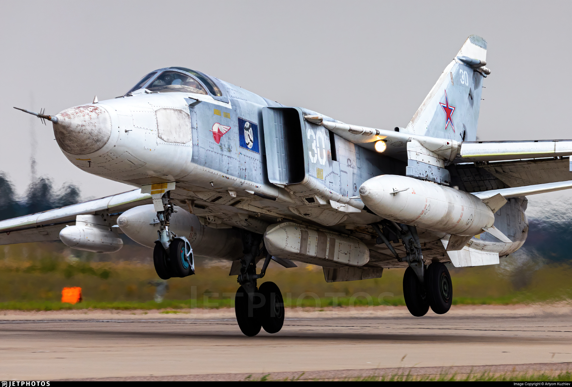 <p>FENCER E, Sukhoi Su-24MR Су-24МР (Recon, Rectangular intakes, variable sweep wings, Centreline pod, Dielectric panel on nose)</p>