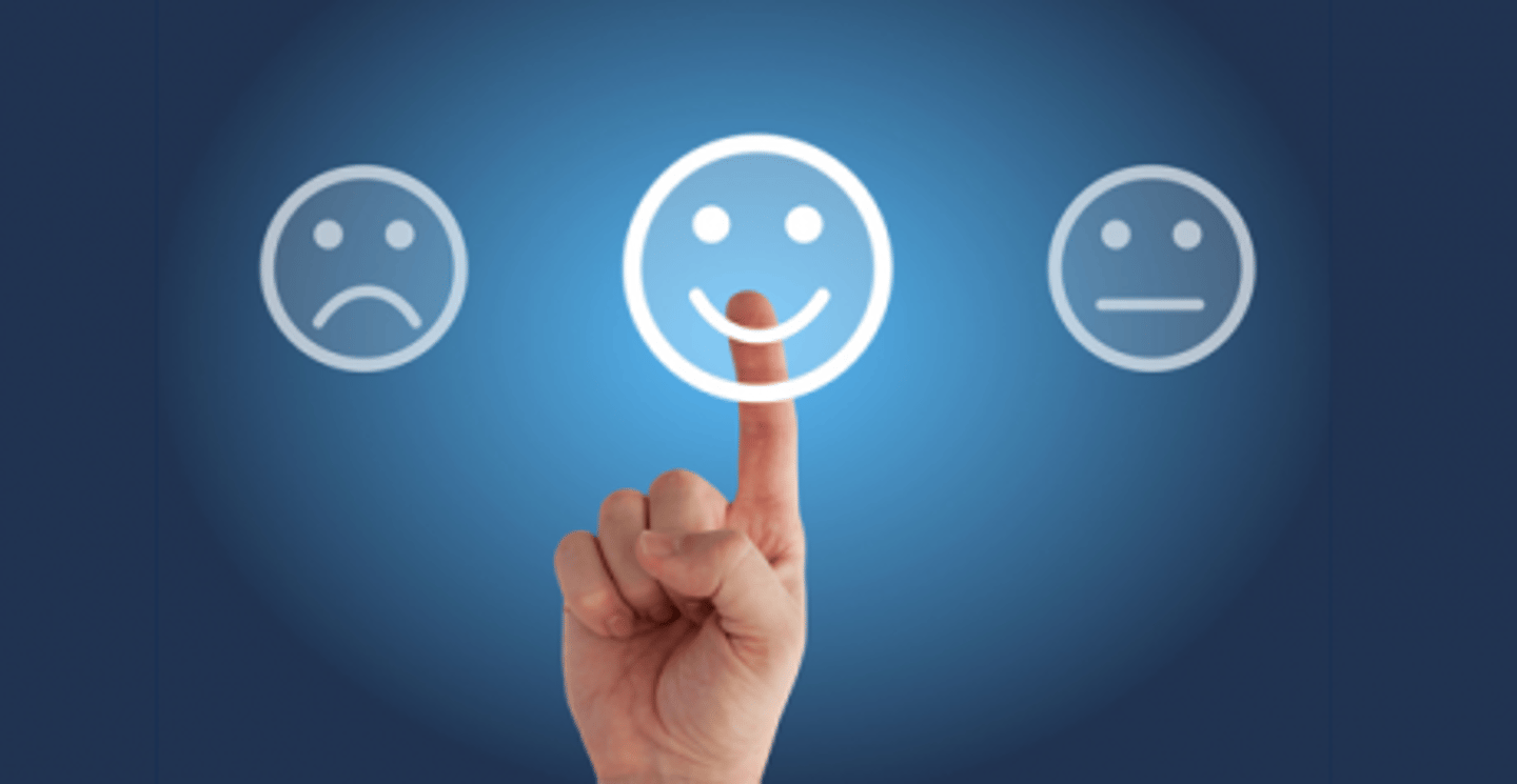 <p>Il est optimiste.</p><p>Elle est optimiste.</p>