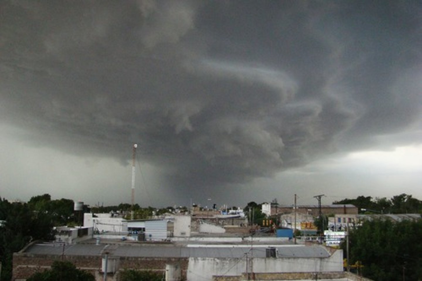 <p>it's cloudy</p>