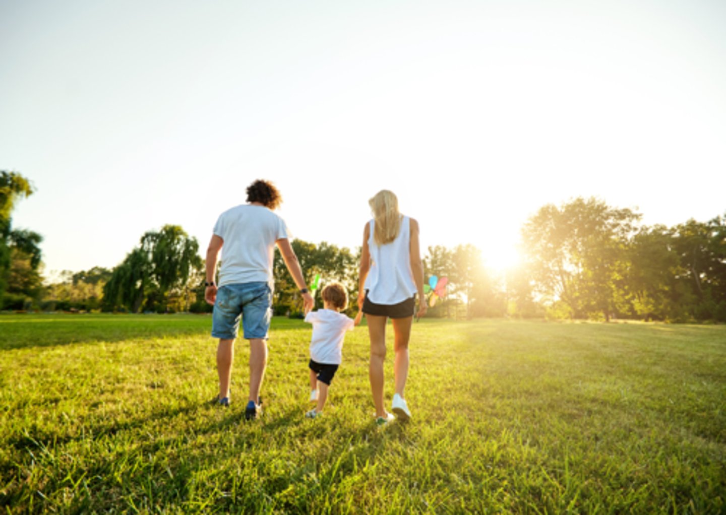 <p>walk outside, usually for enjoyment and exercise</p><p>After lunch, Mum and I like to ___________ in the park.</p>