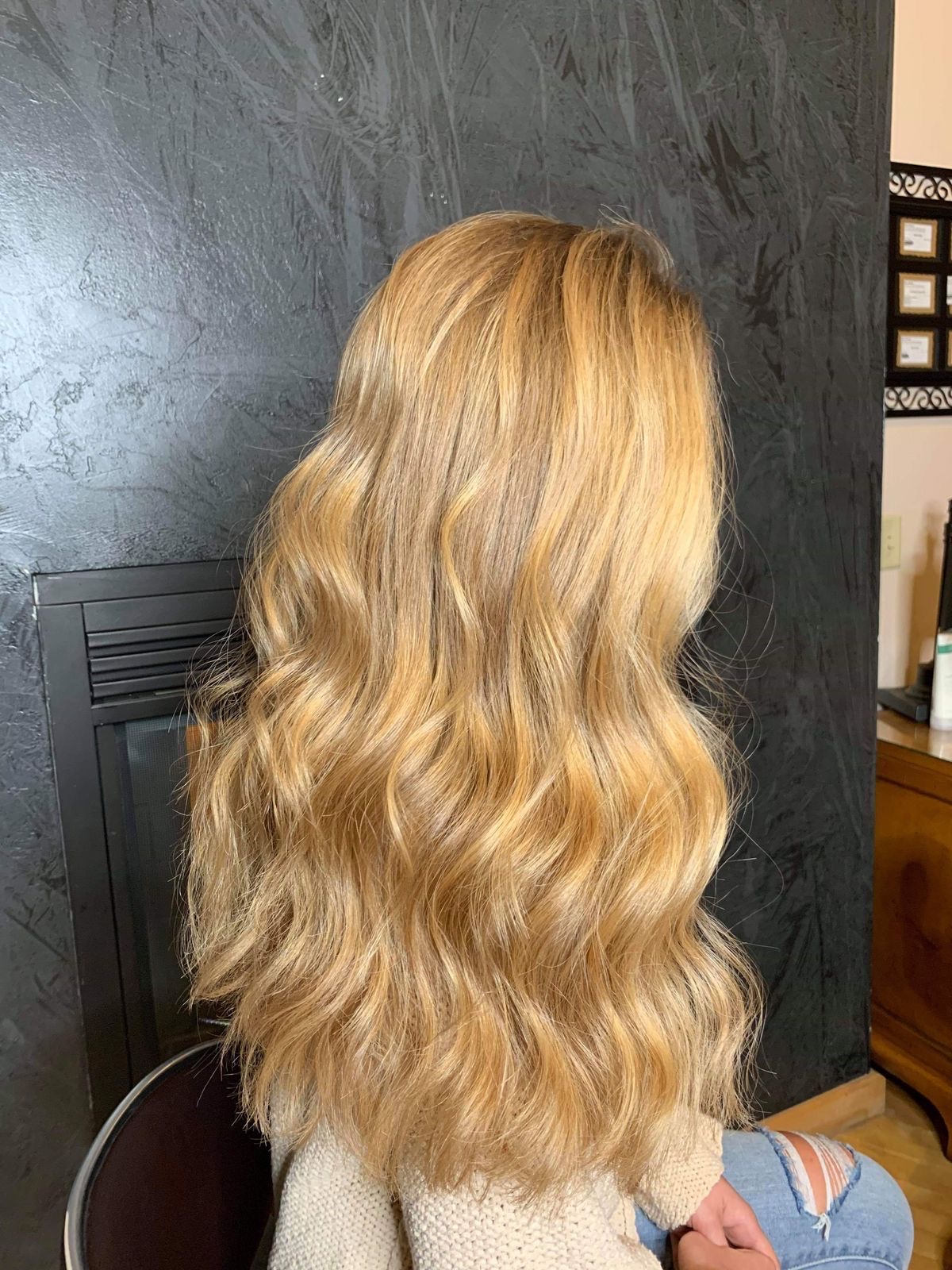 <p>fair hair </p>