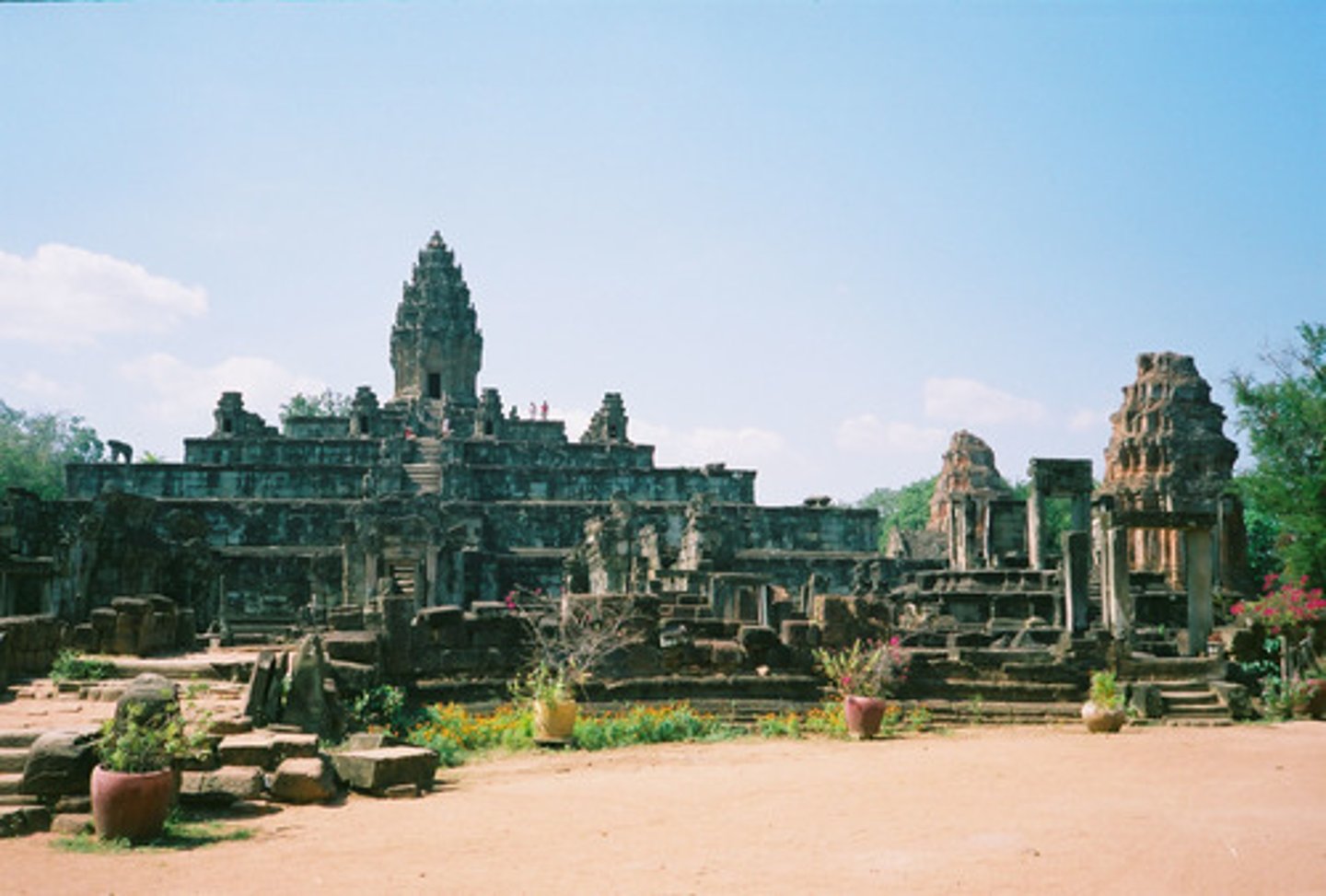 <p>The most powerful and longest-lasting kingdom on the mainland of southwest Asia, centering in what is today Cambodia; built Angkor Wat temple complex. Hinduism originally prevailed as the state religion and was practiced by the ruling class. Theravada Buddhism was also an official religion.</p>