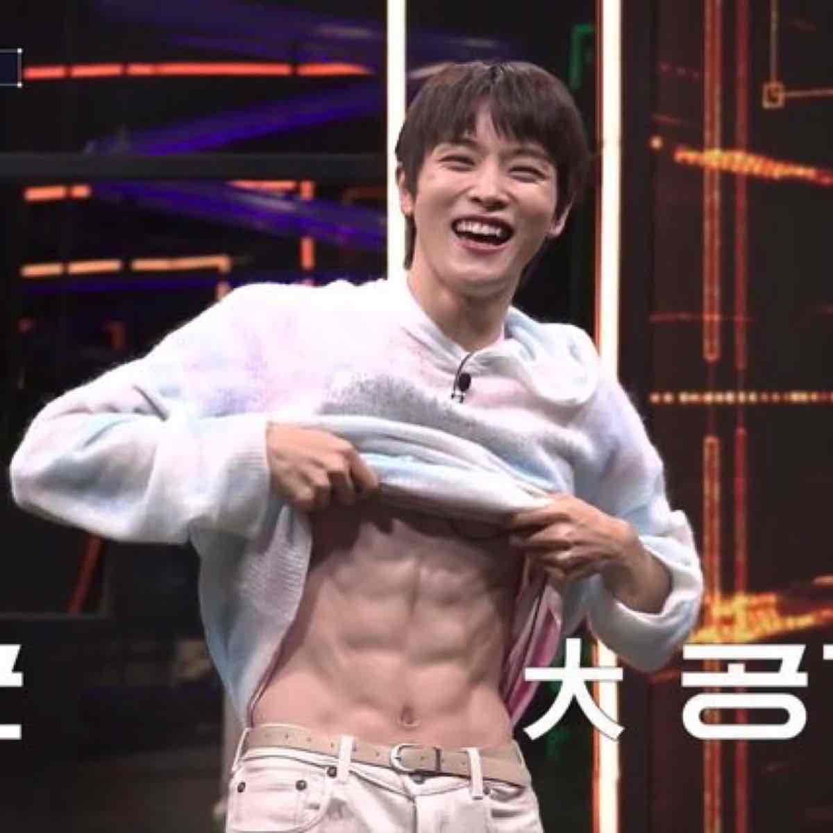 <p>Firmistas, utilitas, venustas (forte, utile et belle) </p><p>Mdrrrr slay sungchan</p>