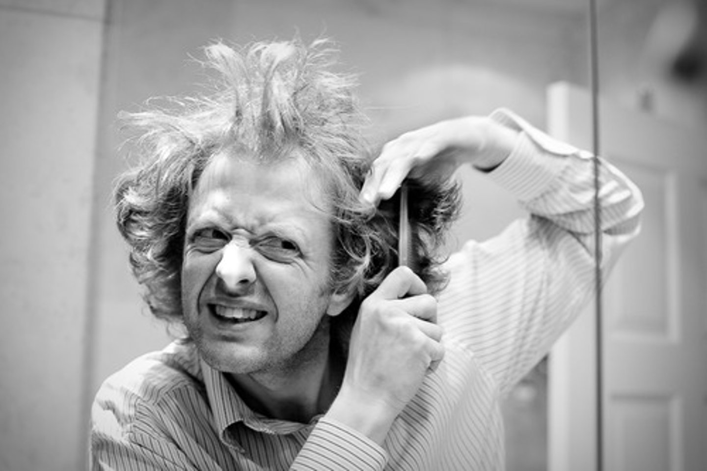 <p>to comb oneself</p>