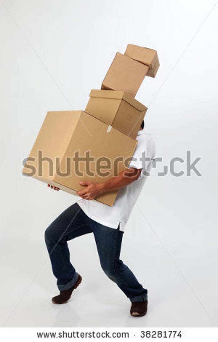 <p>tragen (Dieser Mann trägt Kartons.)</p>