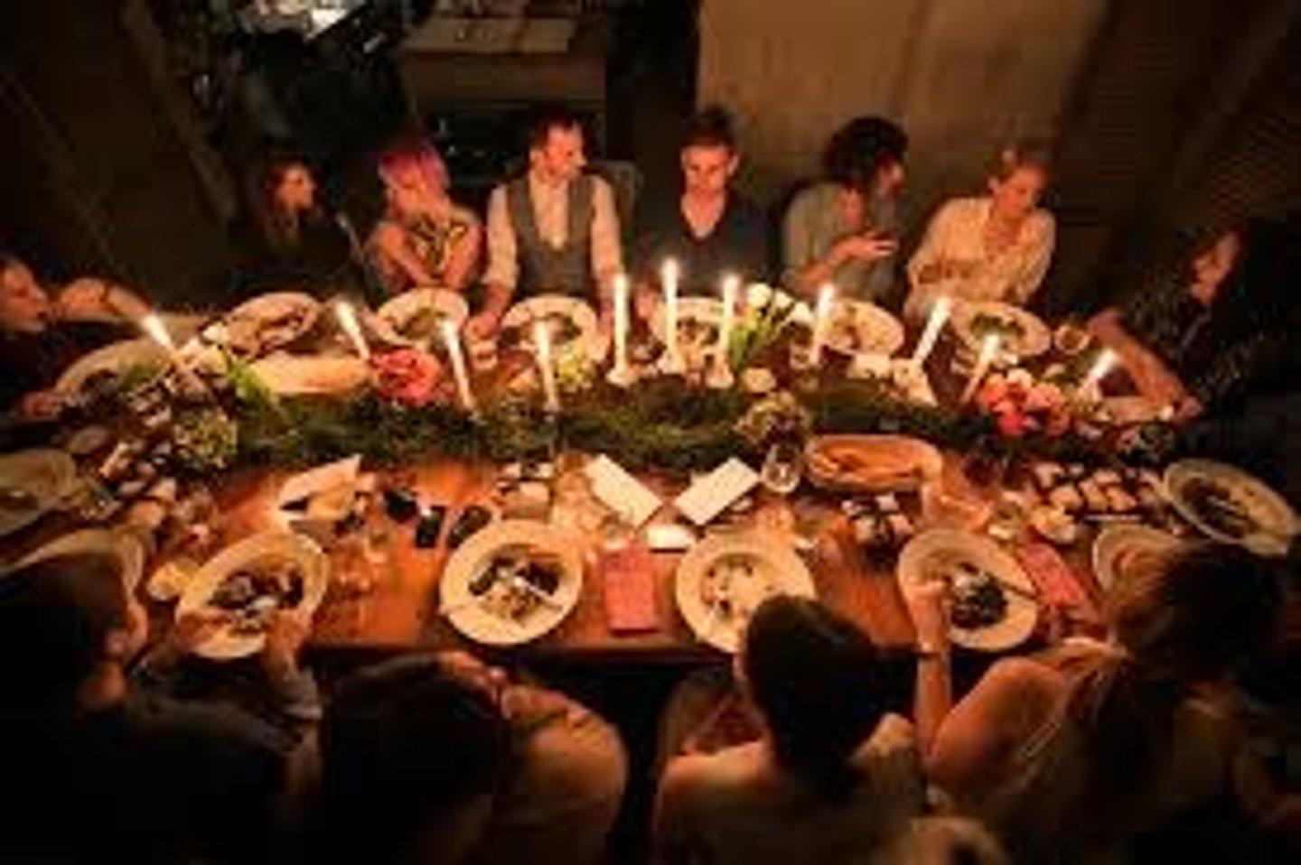 <p>праздновать с семьёй</p>