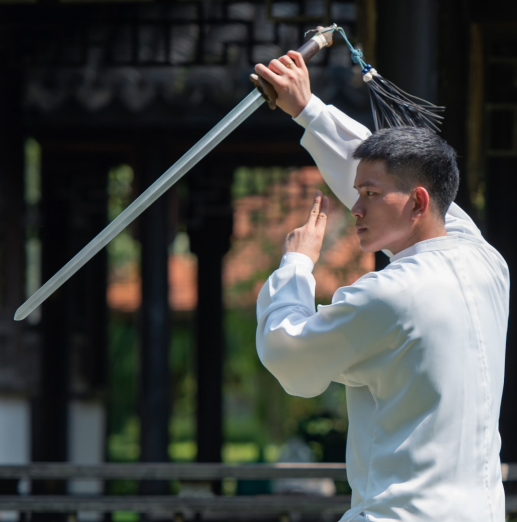 <p><strong>務</strong></p><p>Words:</p><p>事務所　じむしょ　Office　</p><p>義務　ぎむ　Duty</p>