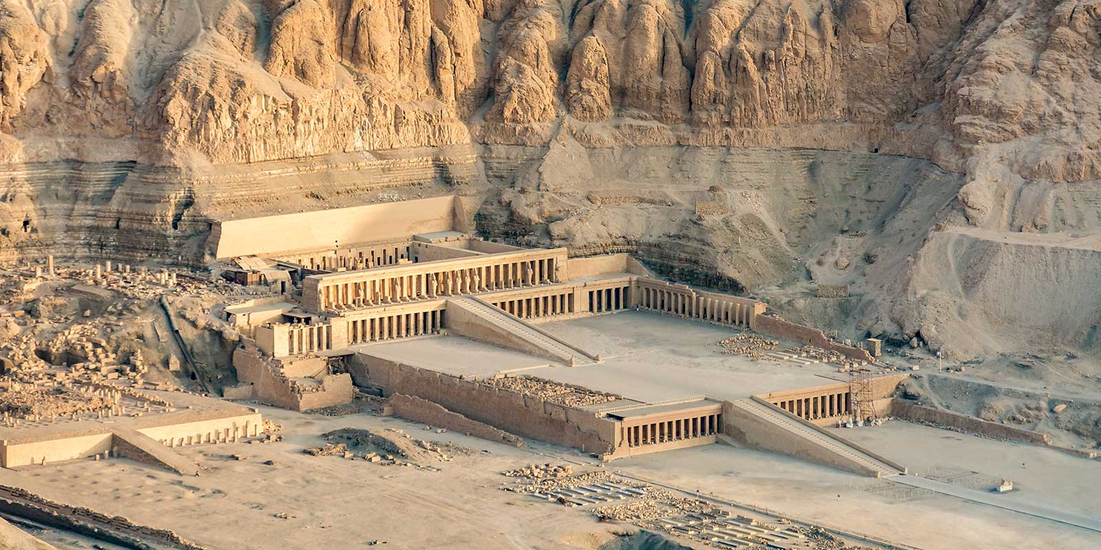 <p>Mortuary temple of Hatshepsut </p><ul><li><p>near Luxor, Egypt </p></li><li><p>New Kingdom, 18th Dynasty </p></li><li><p>c. 1473 ~ 1458 BCE </p></li><li><p>sandstone (partially carved into a rock cliff) and red granite </p></li></ul><p></p>