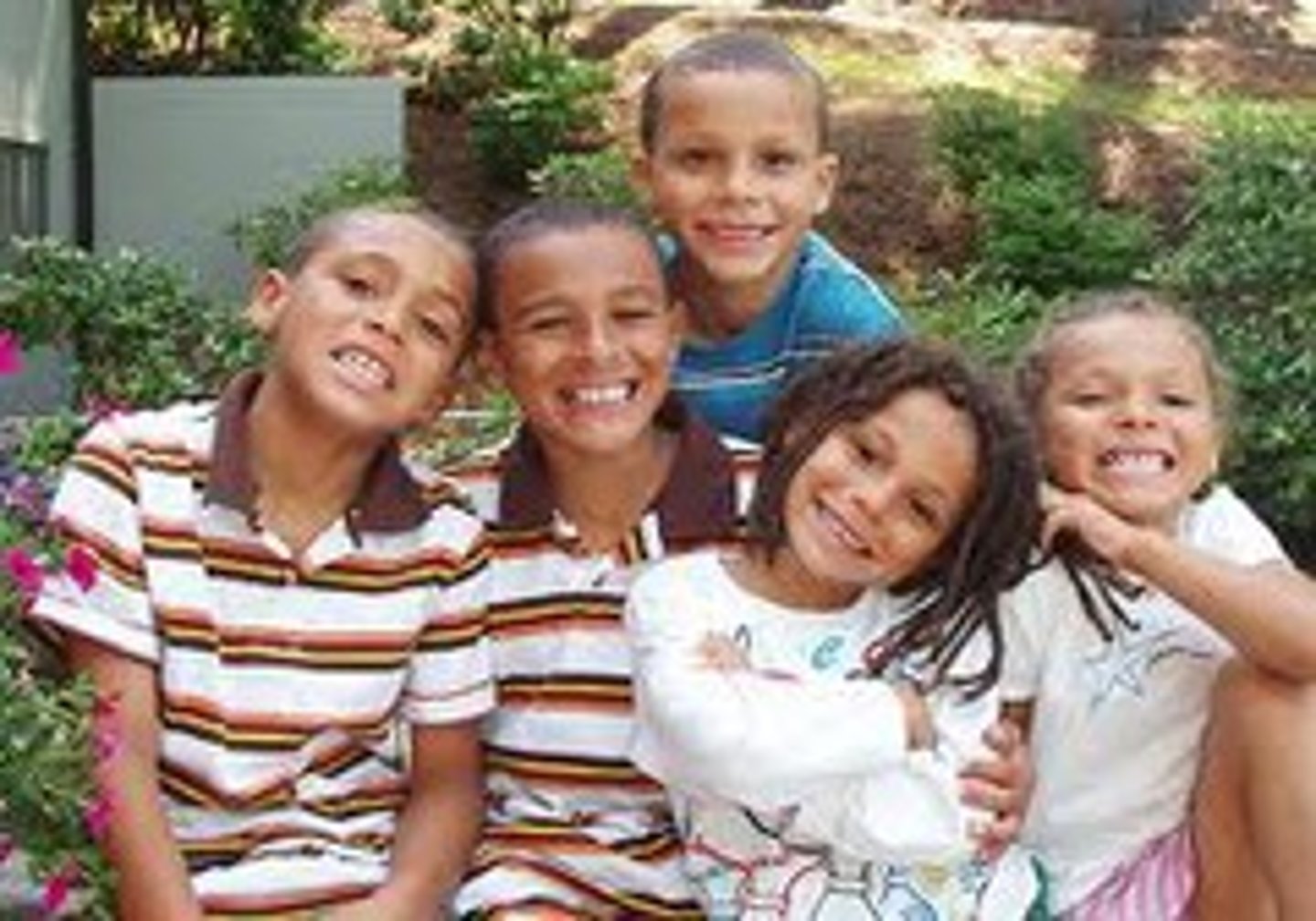 <p>siblings (xiōng dì jiě mèi)</p>