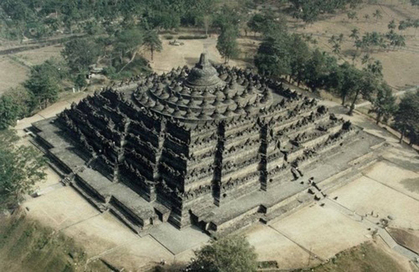 <p>Gunadharma</p><p>Indonesia</p><p>andesite</p><p>Religious, Buddhist</p><p>shaped like a mountain, covered in volcanic ash and rediscovered in 1800s</p><p>mandala-like floorplan</p>