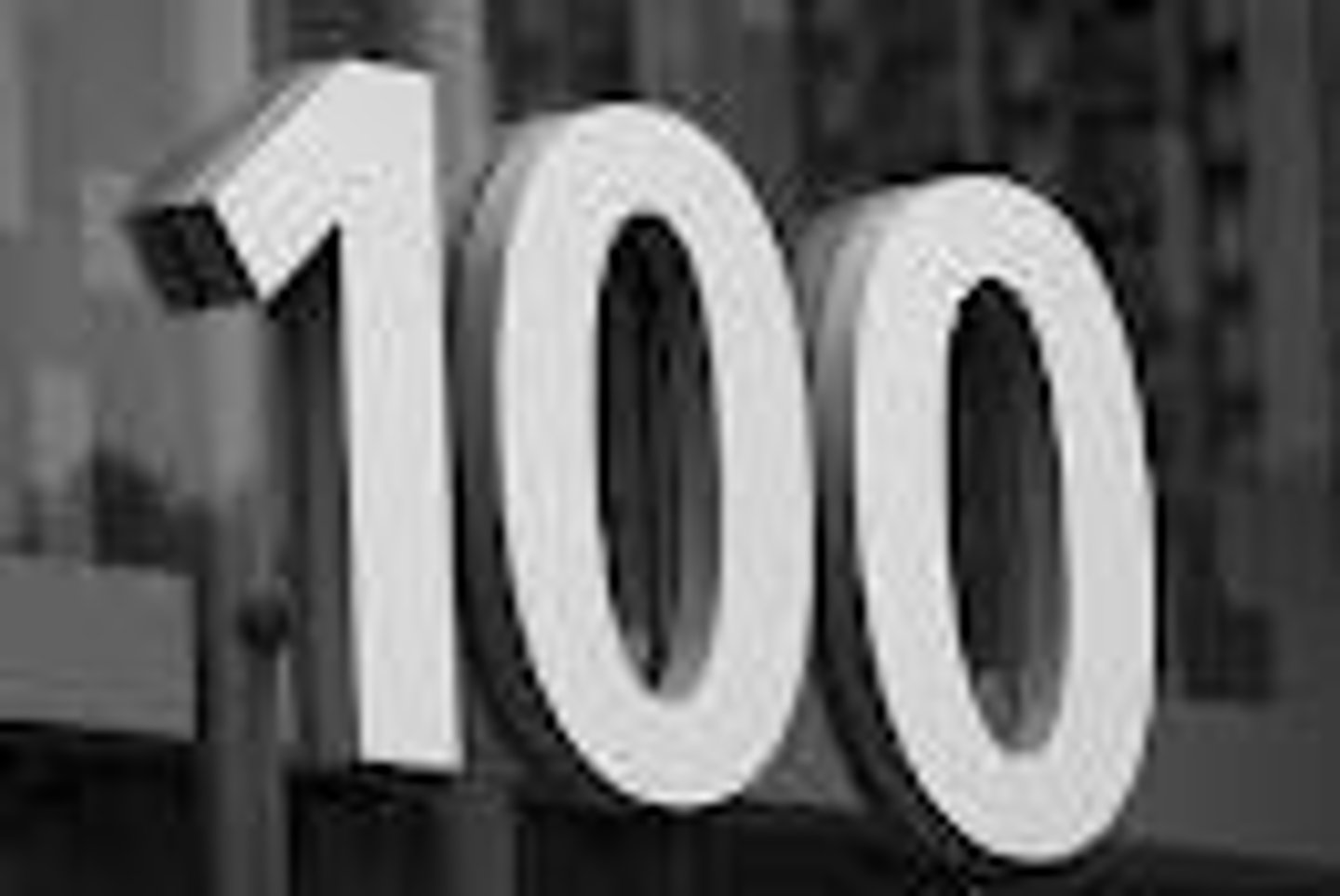 <p>a hundred, characterized by a hundred</p>