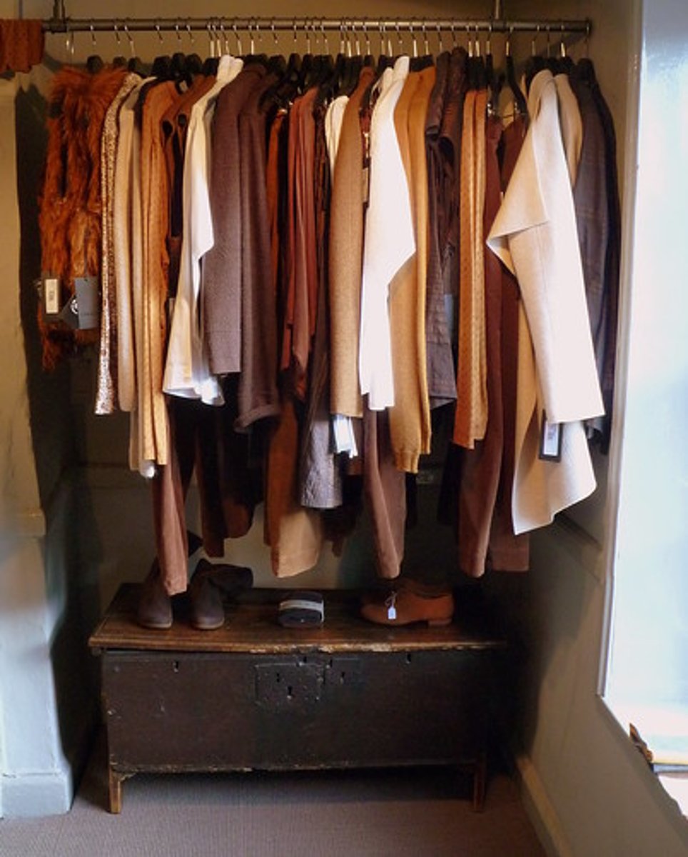 <p>clothes, especially ones that you wear for a particular purpose</p>