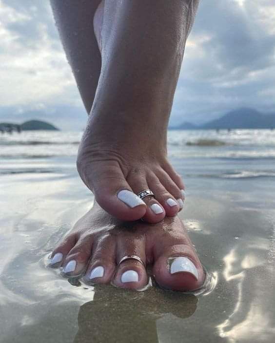 <p>toes</p>