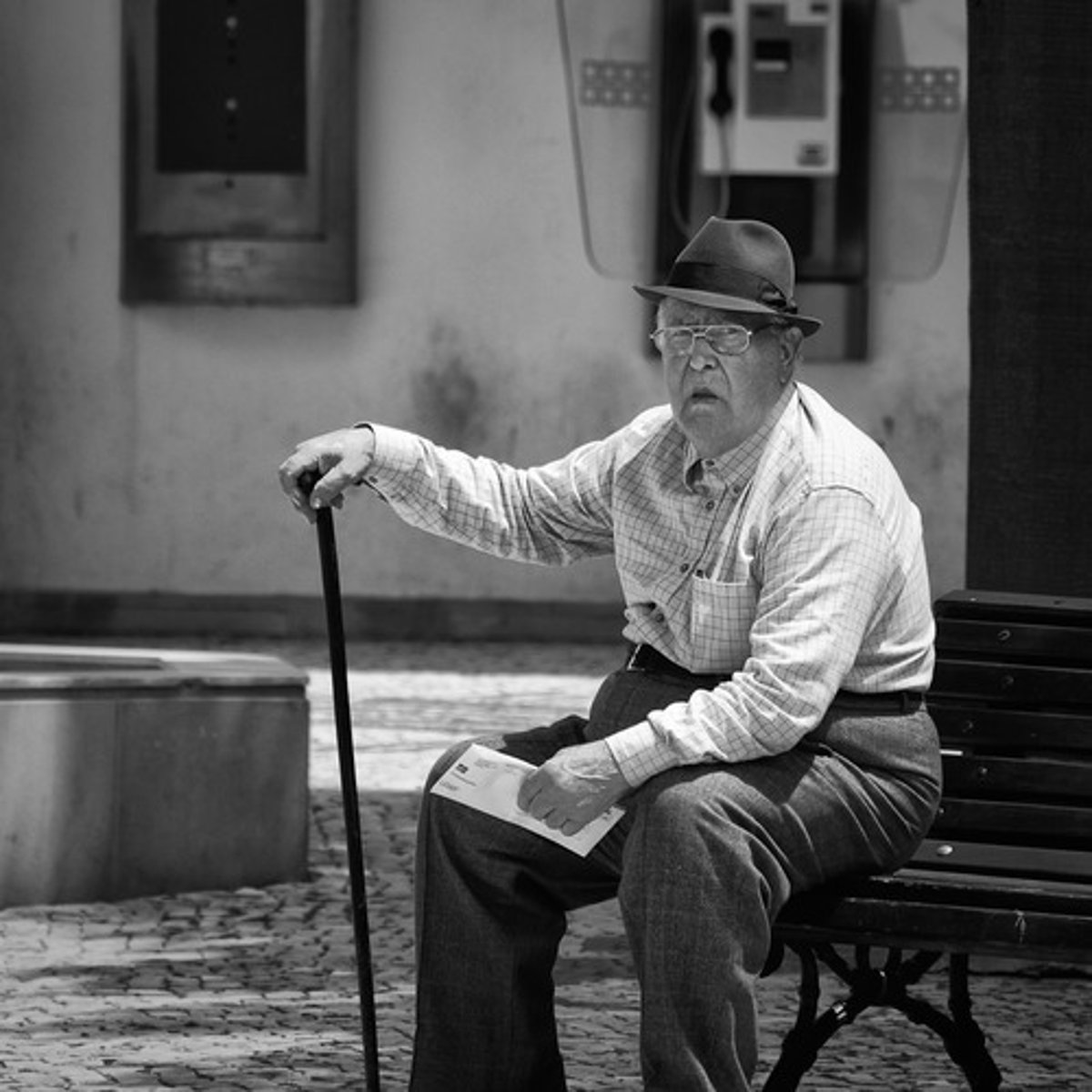 <p>pensioner, retiree, annuitant, crumbly, old age pensioner</p>