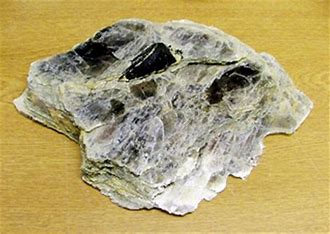 streak white, nonmetallic, cleavage excellent in one direction, breaks into flakes, one of the micas