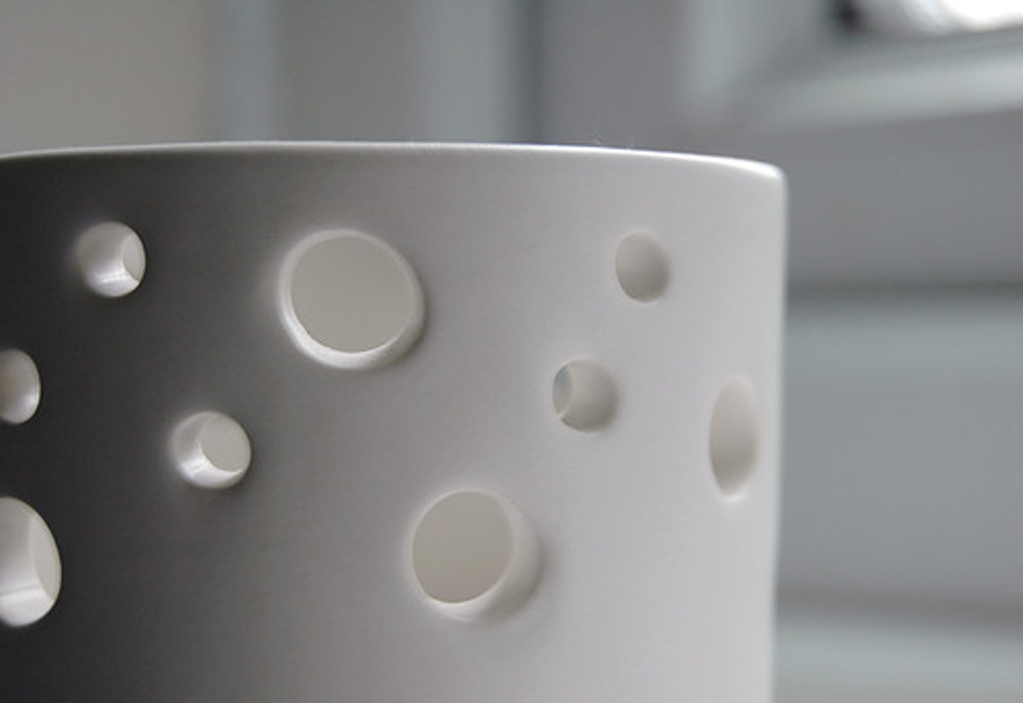 <p>find faults with (vạch lá tìm sâu, bới móc lỗi)</p>