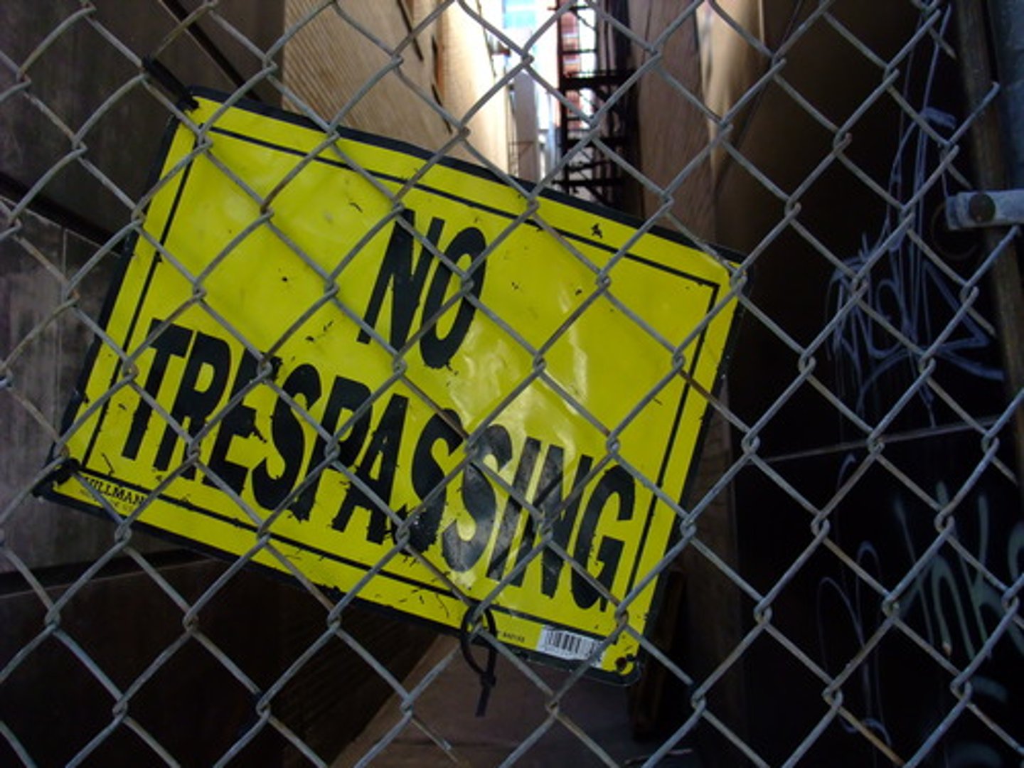 <p>вторжение в частную собственность</p>