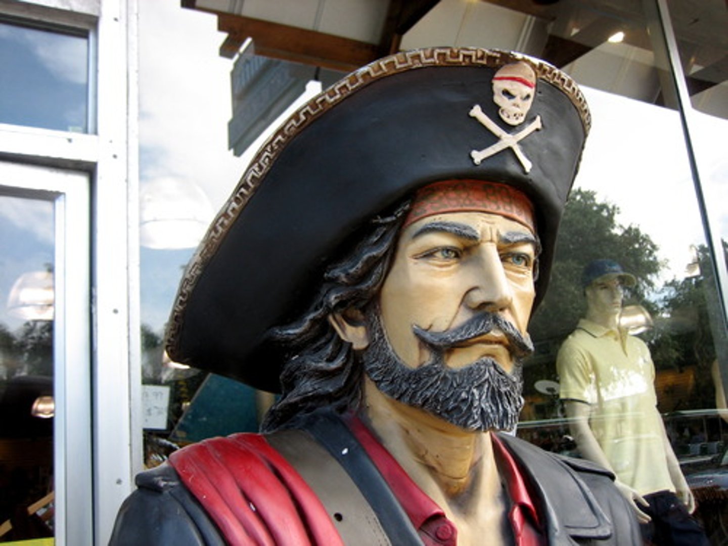 <p>pirata, bucanero</p>