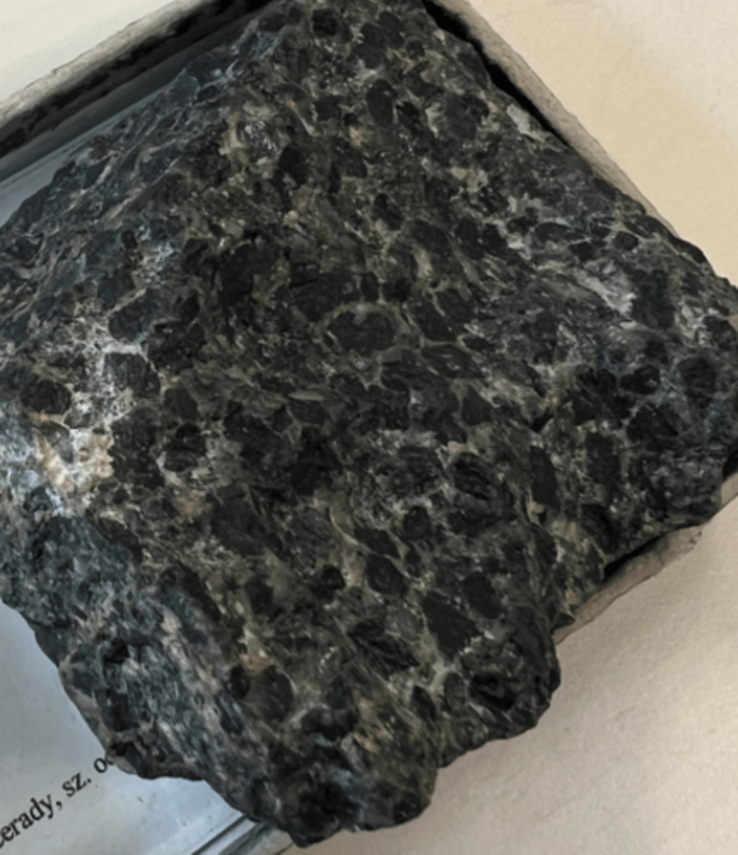 <p>intrusive igneous rock, mafic<br>pyroxene and feldspar and sometimes olivine</p>
