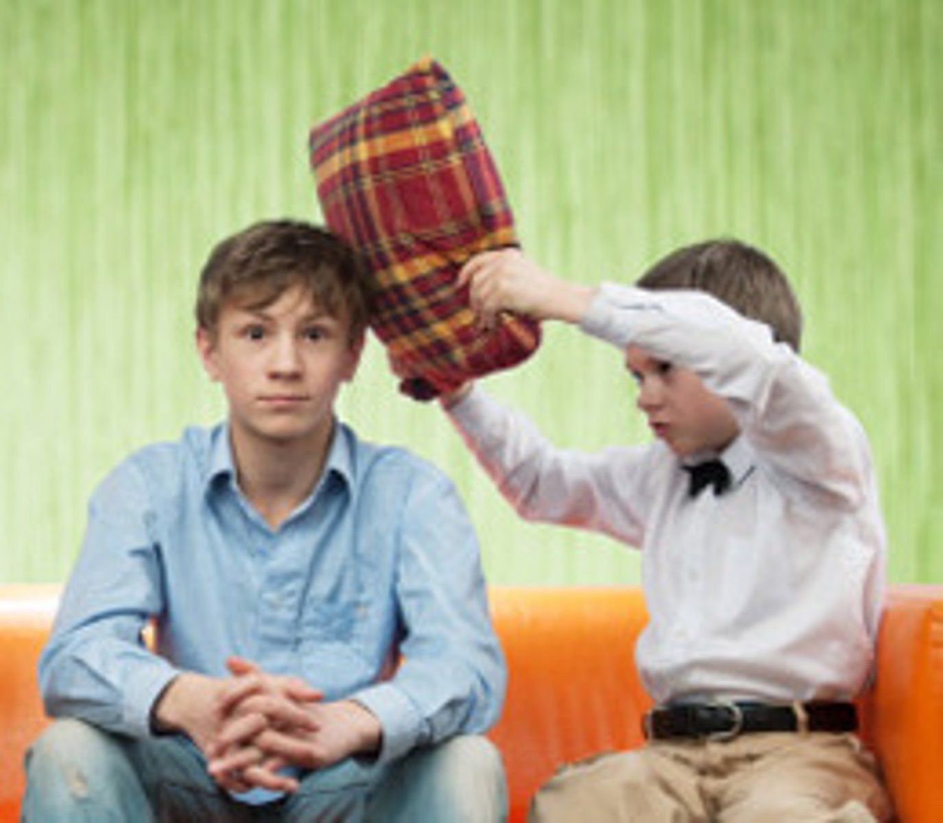 <p>to annoy</p>