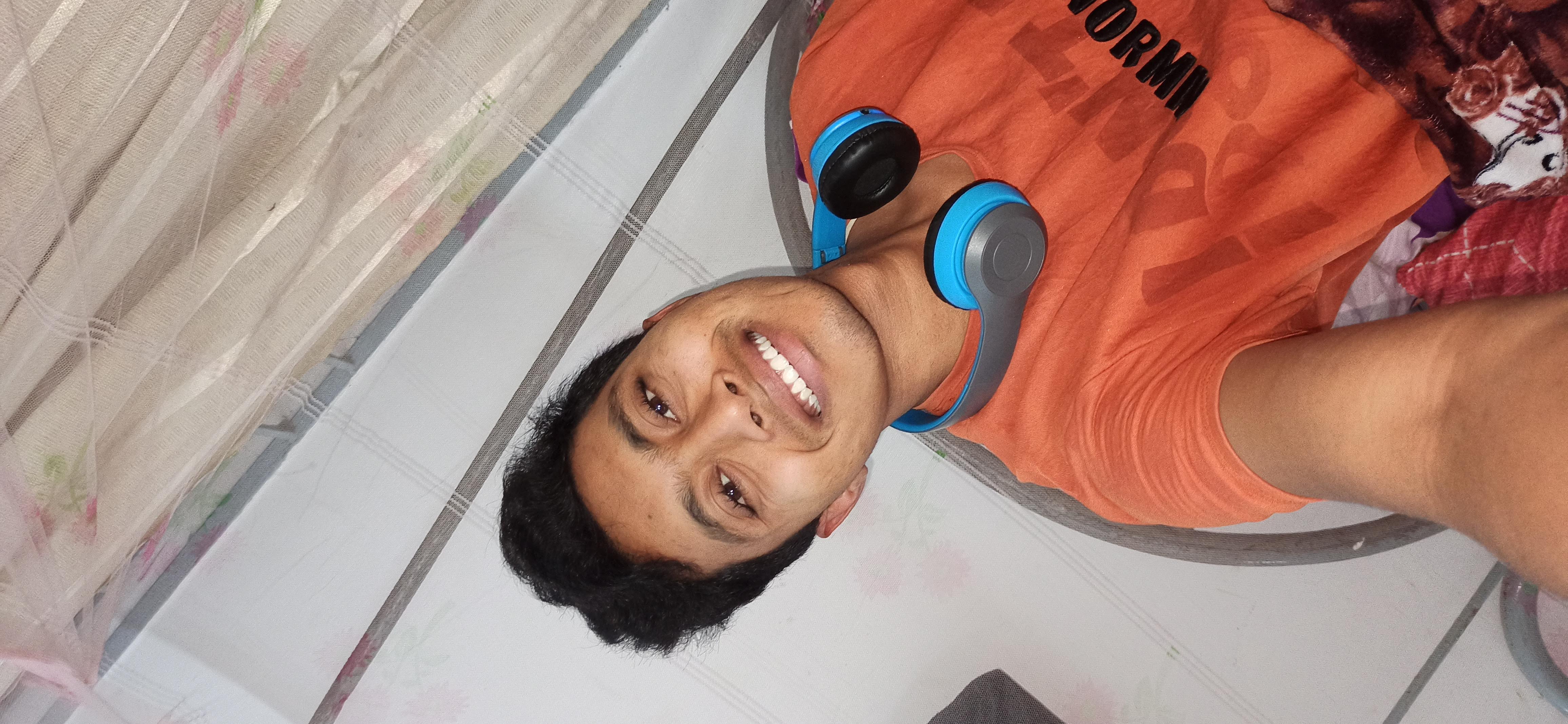 <p>ব্লুটুথ হেডফোন</p><p>Ich habe ein Funkkopfhörer.</p>