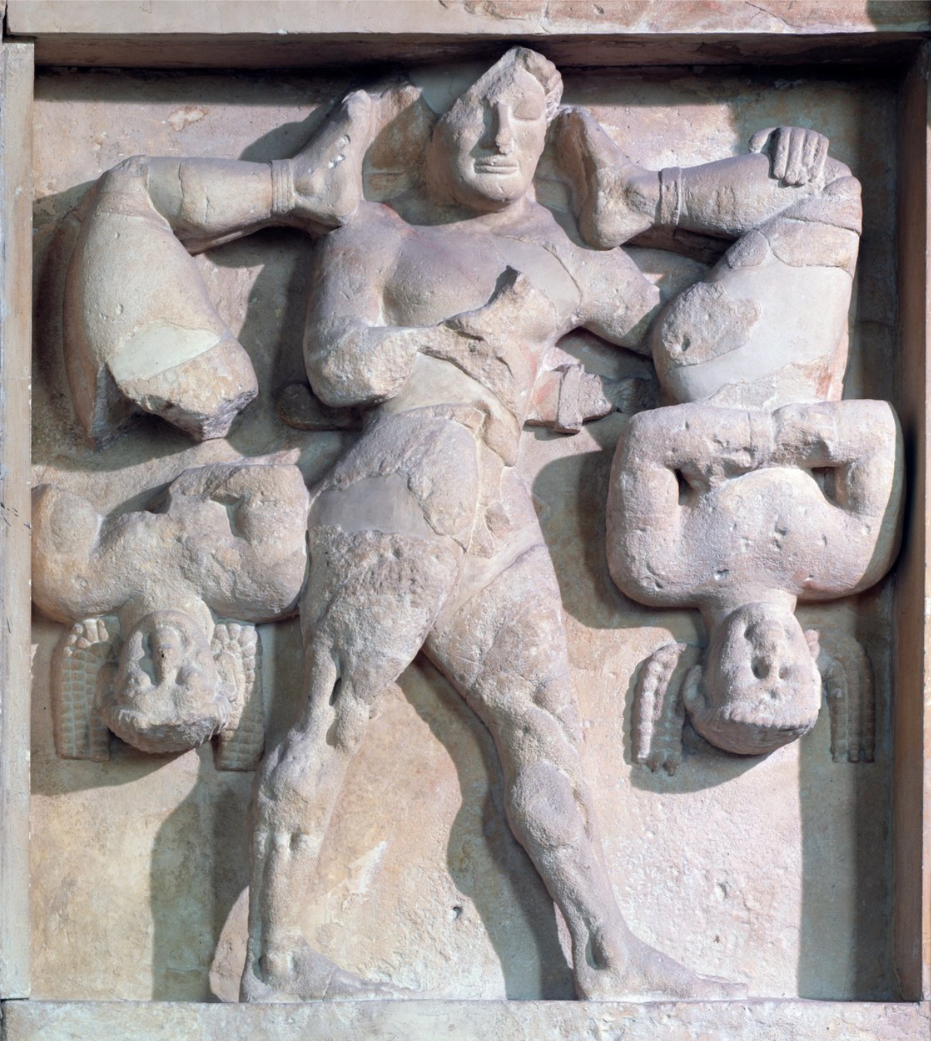 <p>What is aesthetically pleasing about this metope? (2 Points)</p>