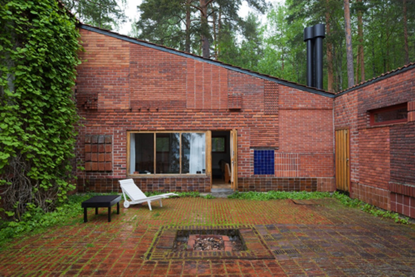 <p>METSELWERK</p><p>- verschillende metselwerkverbanden + versch soorten bakstenen</p>