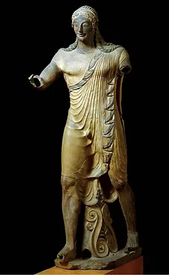 <p>Mud brick, tufa, and wood for the temple, terracotta sculpture</p><p>Influences from Archaic Greece, Doric temples with bases (tuscan capitals), contrapposto, archaic smile, idealized</p><p>Temple was raised on a podium and had three entrances leading to a small room, temples were placed on the roof </p><p>Veii, Italy, from Etruria, likely made by Vulcan of Veii</p><p>510-500 BCE</p><p>Temple has decayed over time, was made to honor gods such as Apollo</p>