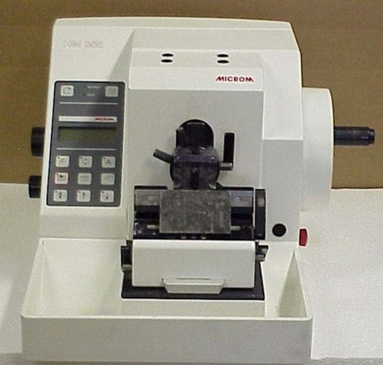 <p>Identify this microtome.</p>